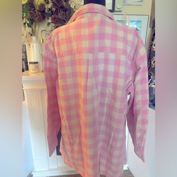 NWT. Pink and White Levi’s Flannel - Picture 3 of 5